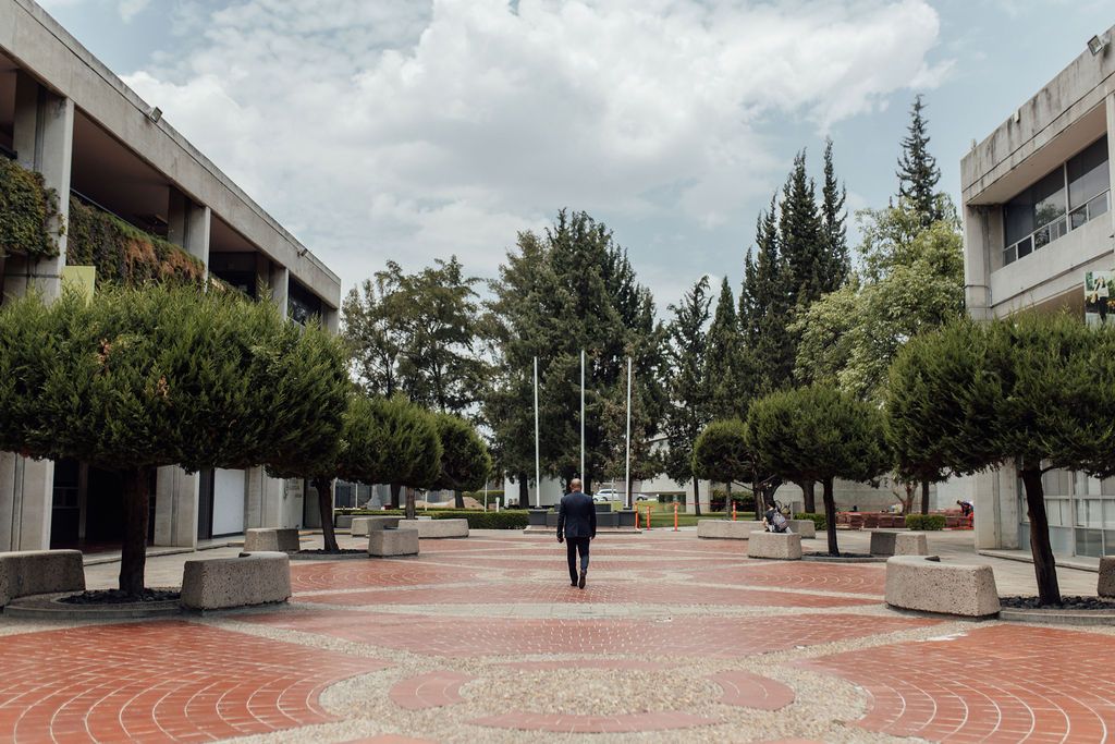 Patio central del campus Aguascalientes de la Universidad Panamericana
