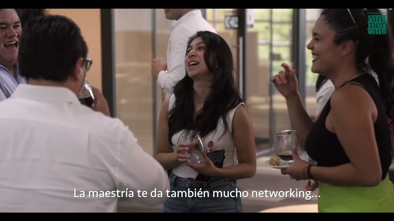 Estudiantes de posgrado conviven en un evento del campus